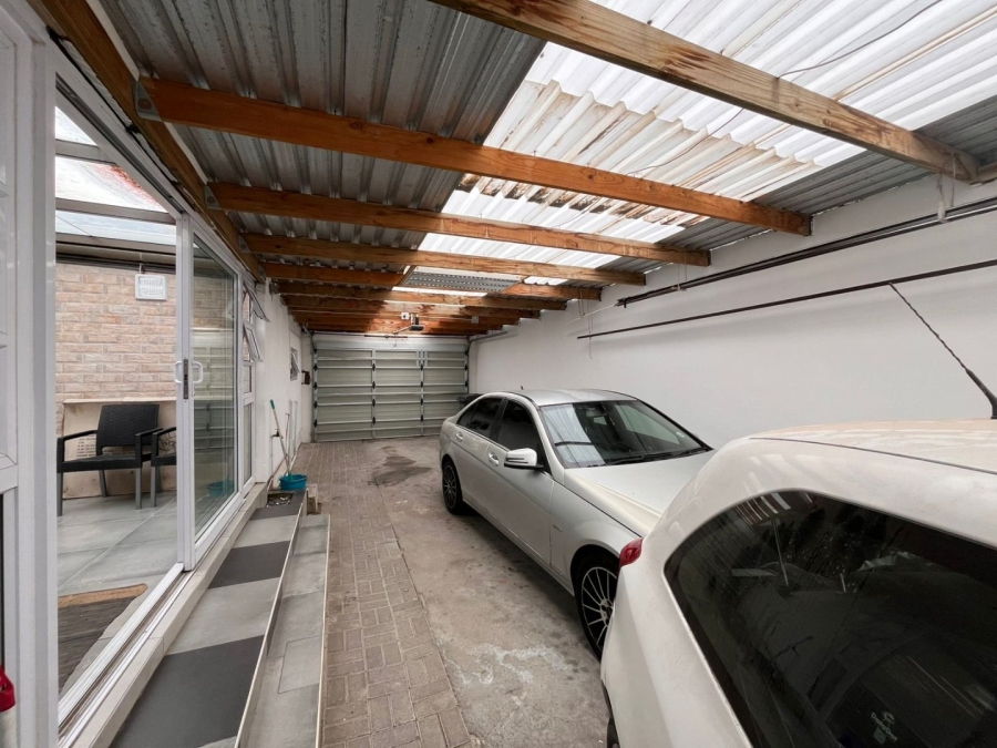 4 Bedroom Property for Sale in Malibu Village Western Cape